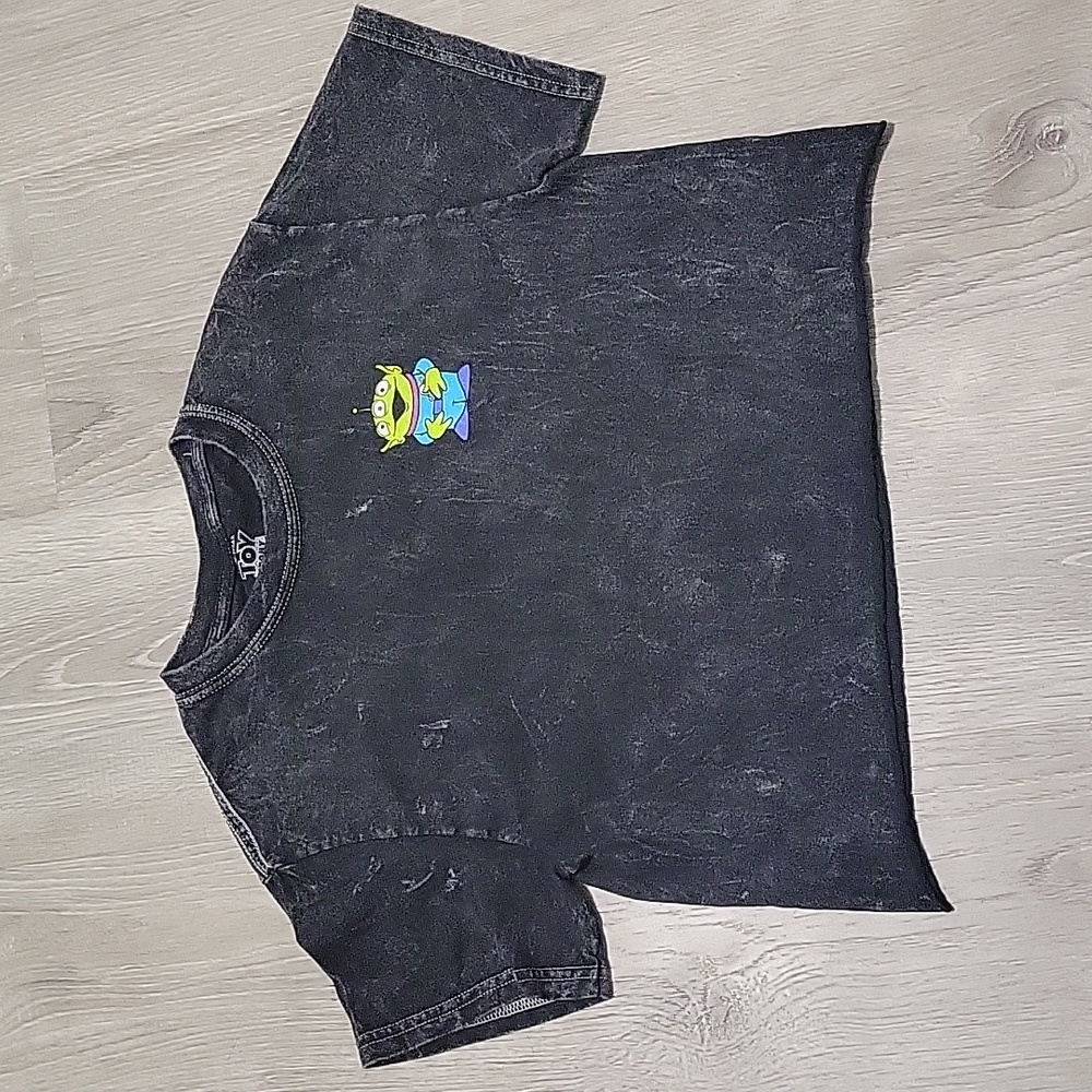 Cropped alien t-shirt